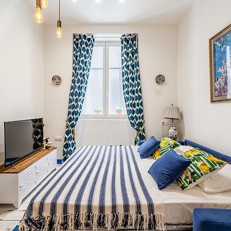 Studio Travel 24M2, 120M Vieux-Port ,Clim , Wifi ,Acces Autonome Avec Code Marseilles Buitenkant foto