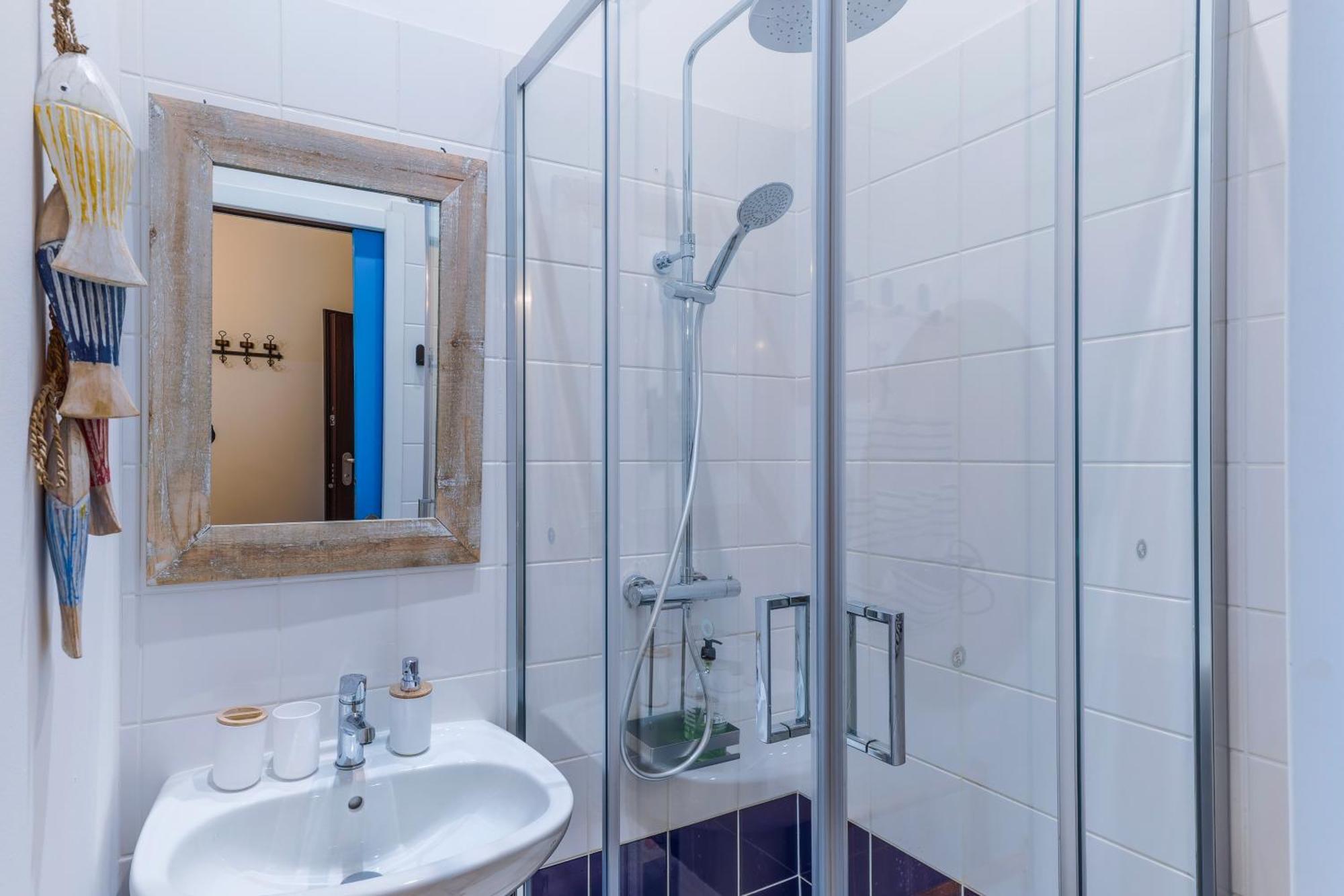 Studio Travel 24M2, 120M Vieux-Port ,Clim , Wifi ,Acces Autonome Avec Code Marseilles Buitenkant foto